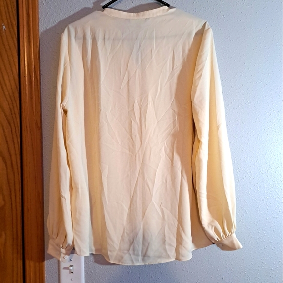 NWT Roeyshouse Cream Button Down Blouse Size XXL - Picture 7 of 8